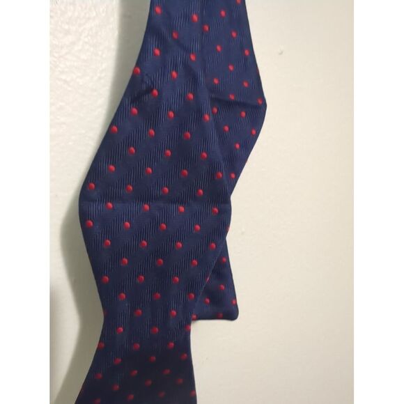 Izod Mens Navy Blue PolkaDot Polyester Bow Tie Made In China‎ - Picture 2 of 6
